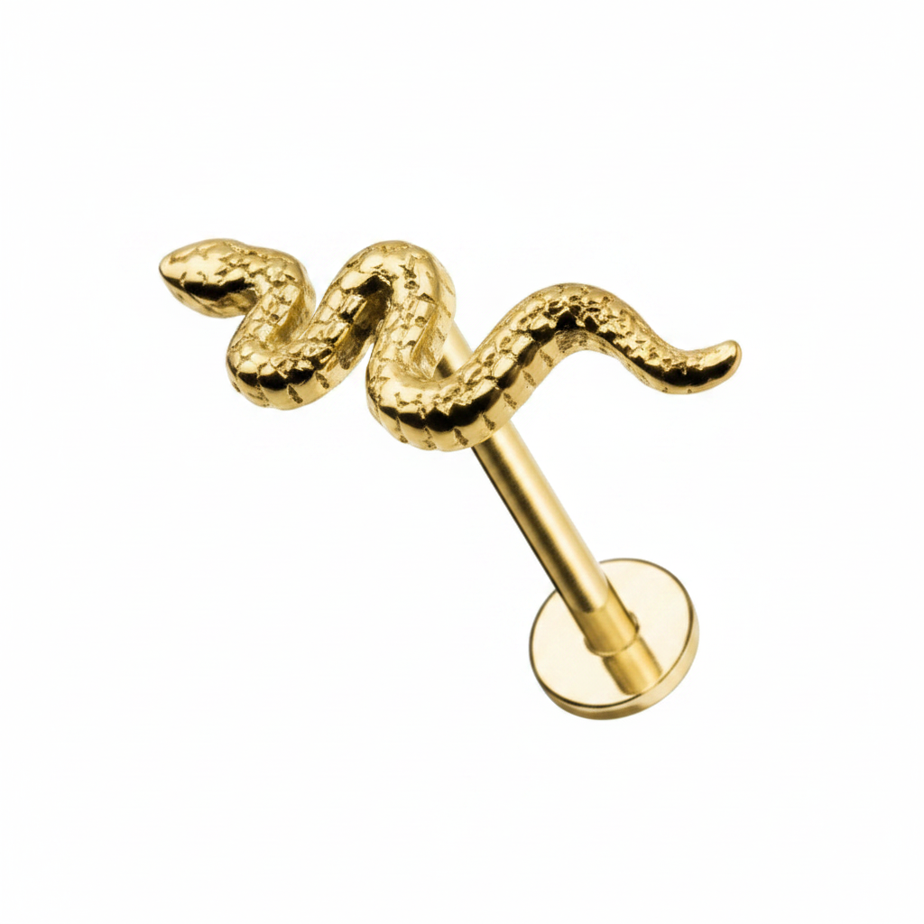 Piercing labret serpente oro su sfondo bianco